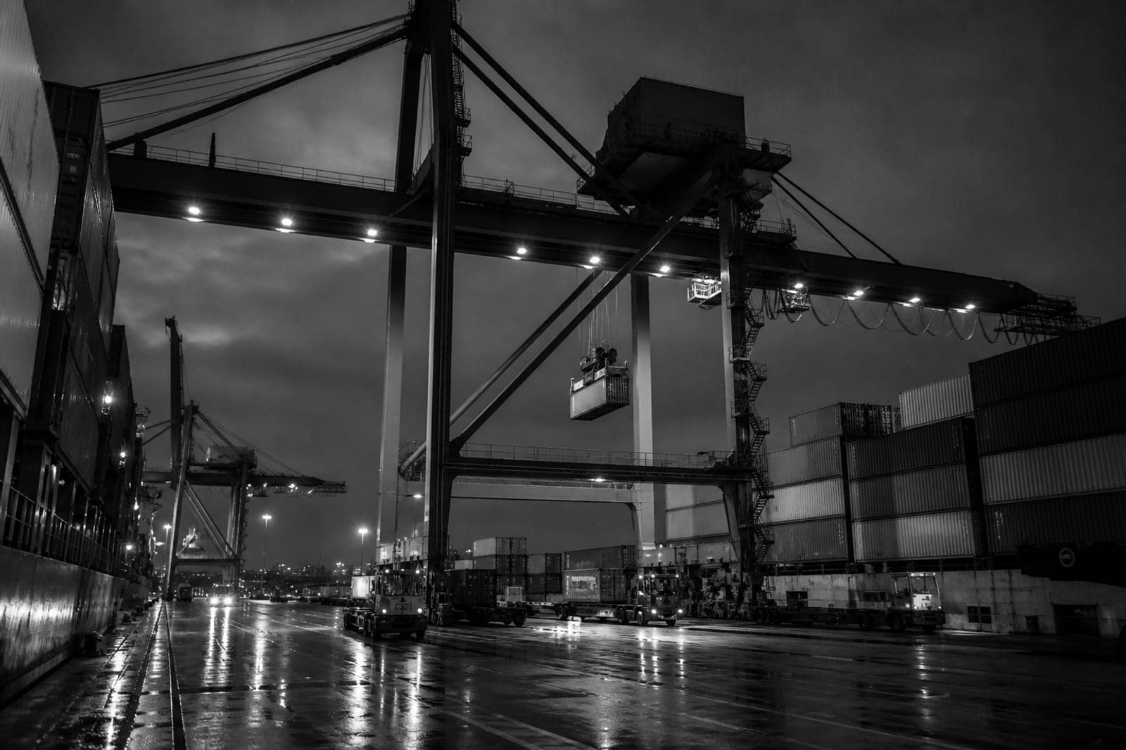 Container port gantry — intercompany goods